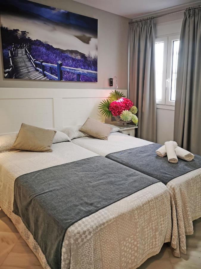 Hostal Bodega Conil De La Frontera Esterno foto